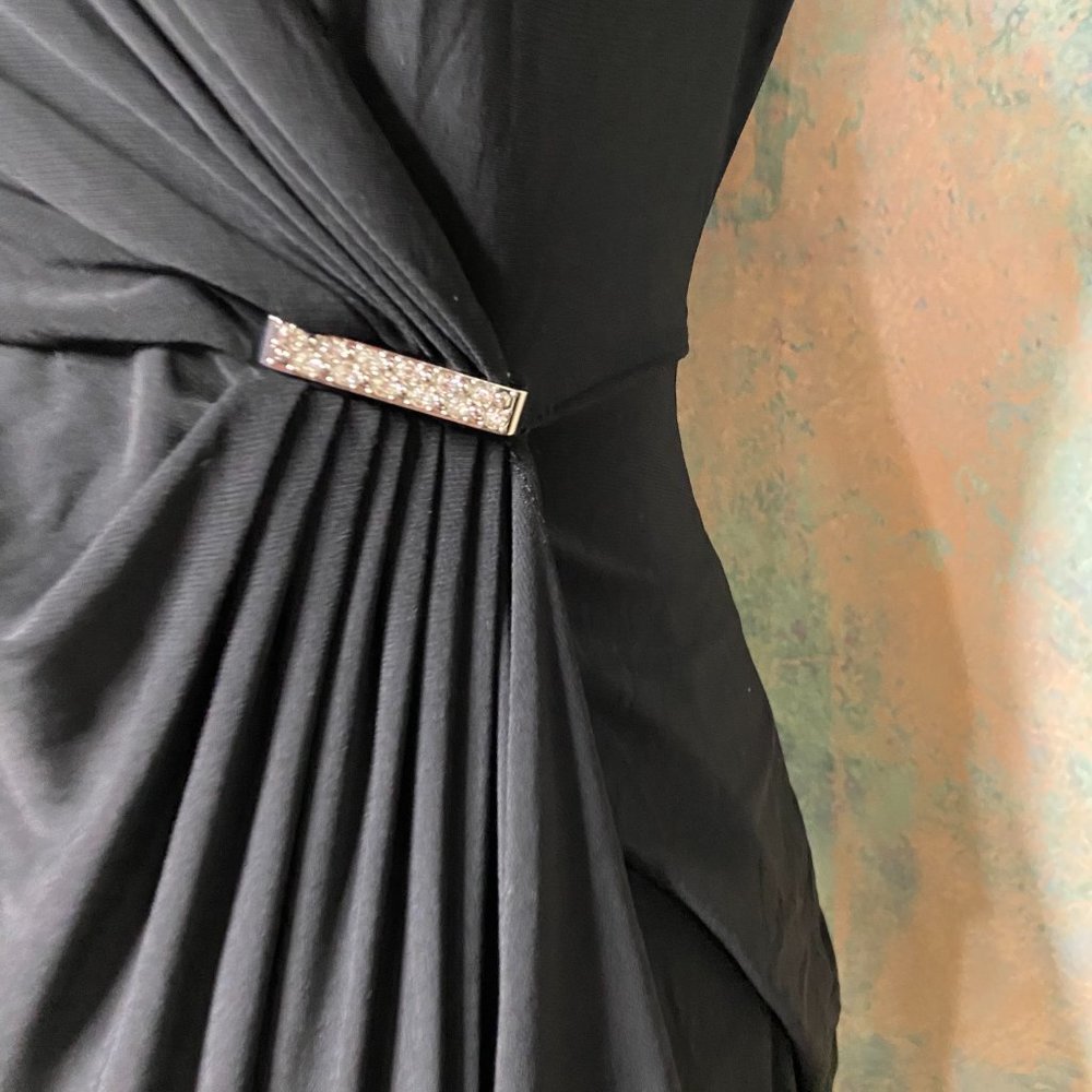 📌 Emma & Michelle Elegant Black Evening Dress - Picture 4 of 15